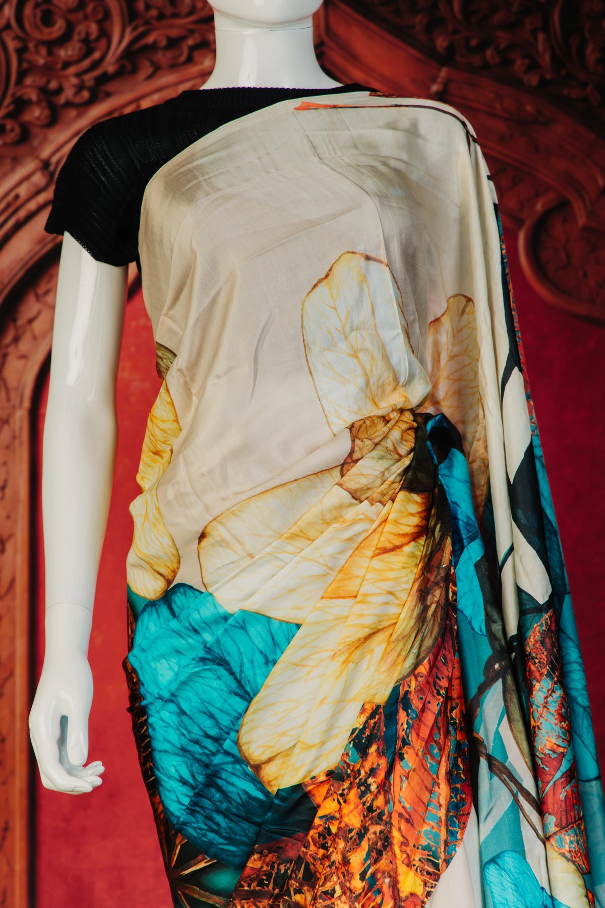 Light Box Flower Modern Statement Saree in Grey - Grey - view 2